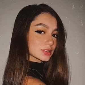 Julia Alves profile photo