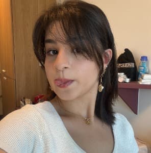 haniya khan profile photo